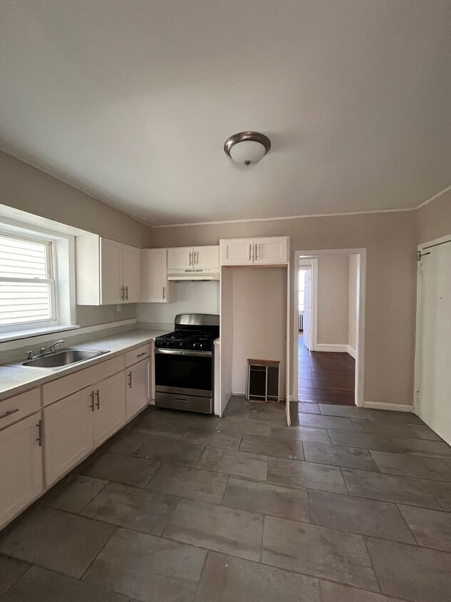 Foto principal - 76 Pearsall Ave