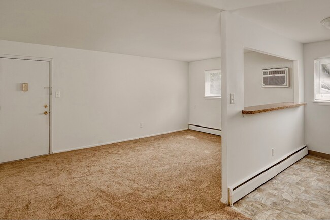 Vista de un dormitorio desde el comedor - Haverford Apartments