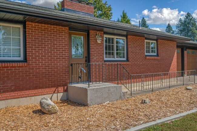 Foto del edificio - Fresh Remodel 5 bed 2.5 Bath by Avondale G...