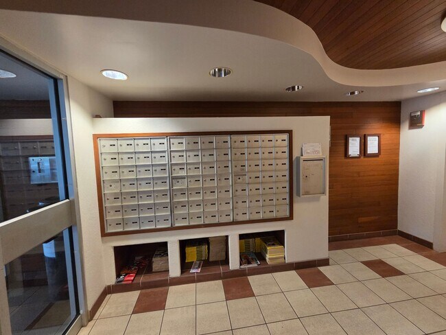 Building Photo - Conveniently located 1 bedroom, 1 bath & 1 parking in Punchbowl