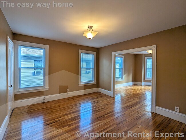 Building Photo - Medford/Tufts 4+ Bedroom, 2 Baths