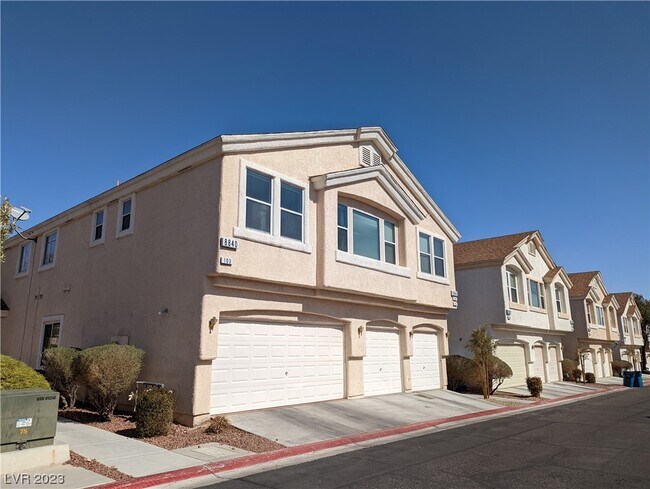 Foto del edificio - 8840 Roping Rodeo Ave