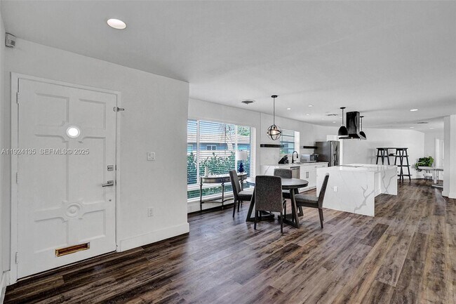 Building Photo - 2106 NE 16th Ave