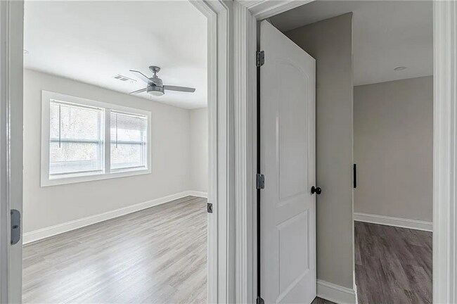 Foto del edificio - 919 Hobson St SW