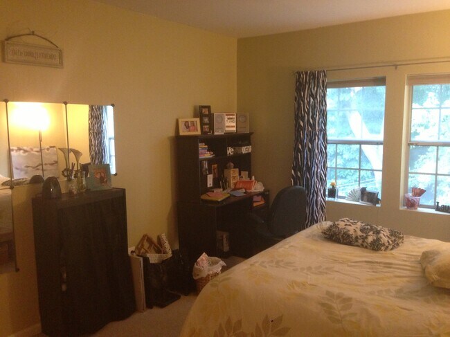 master bedroom - 1909 N Rhodes St