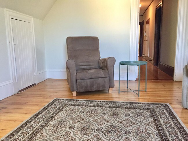 Foto del edificio - 2 br, 1 bath Apartment - 31 Cypress St