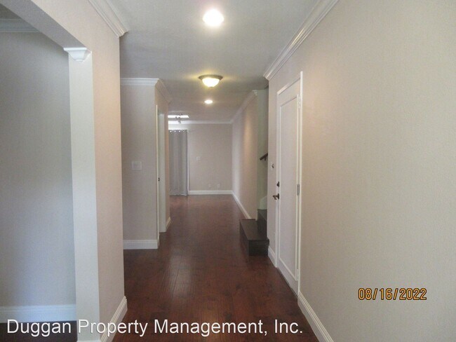 Building Photo - 3 br, 2.5 bath House - 16350 Kinzie St