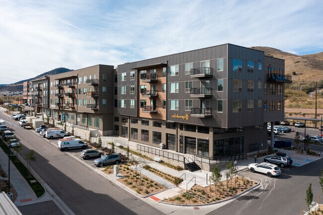 Building Photo - Aurum