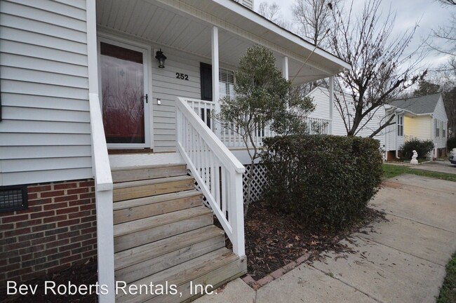 Building Photo - 3 br, 2 bath House - 252 Steeple Road