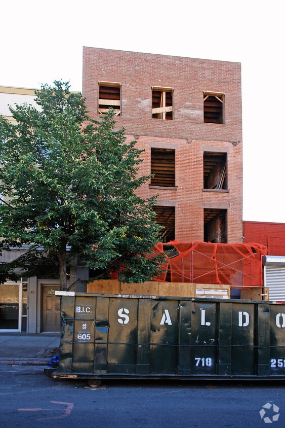 Building Photo - 413 Smith St