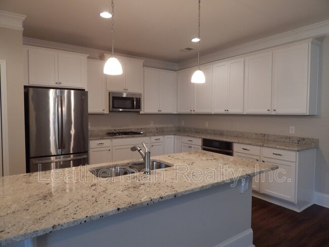 Building Photo - 408 Senate St