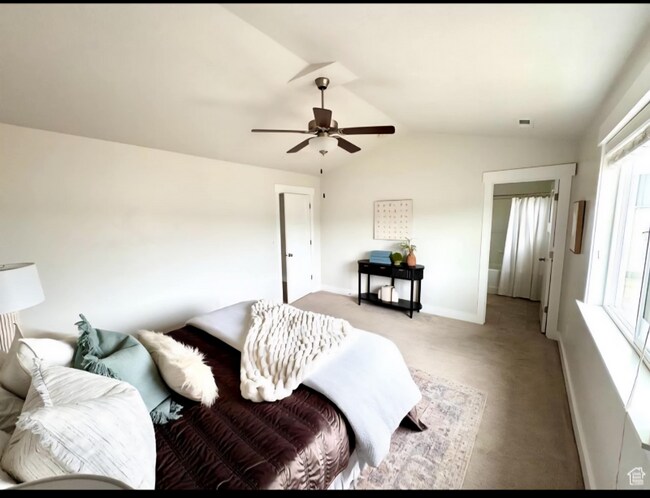 Foto del edificio - 220 Whitewater Dr