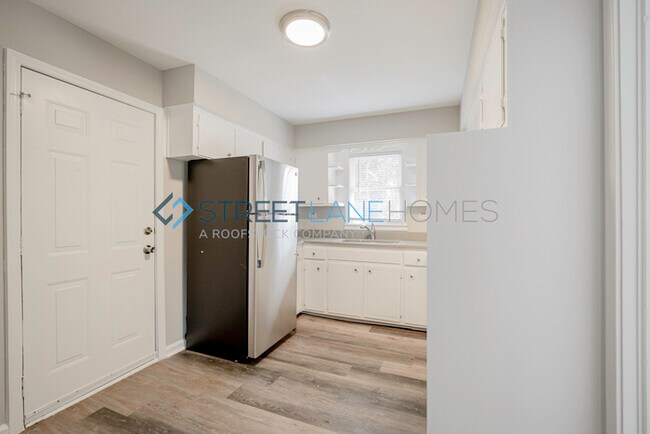 Foto del edificio - NOW OFFERING $250 OFF FIRST FULL MONTH IF ...