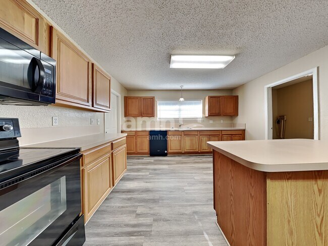 Building Photo - 9215 Hawkeye Drive