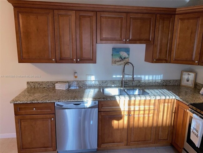 Building Photo - 908 9th Way