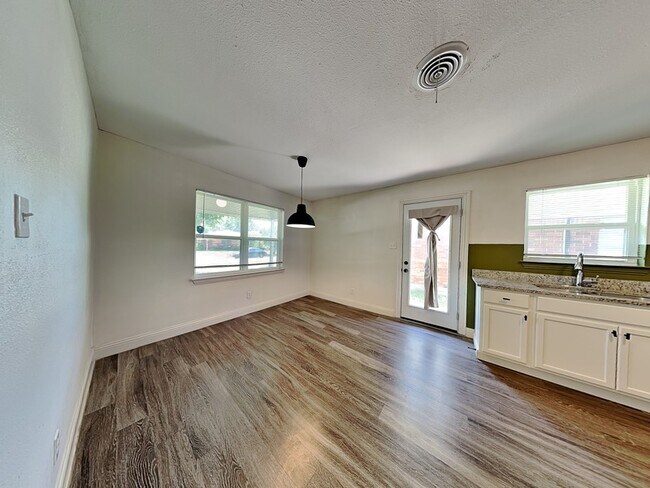 Building Photo - 10019 Olmos Dr
