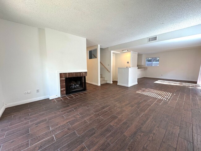 Foto del edificio - 3 Bedroom House in Sherman Oaks!