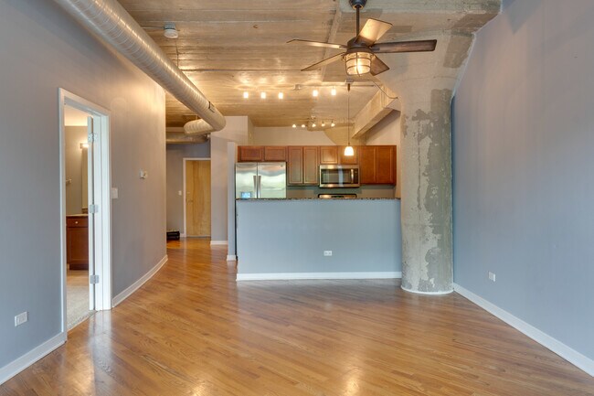 Foto del edificio - 1069 W 14th Pl