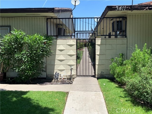 Building Photo - 3411 W Orange Ave
