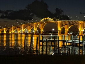 Building Photo - 1224 S Peninsula Dr