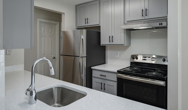 Renovated kitchens with premium finishes are available for upgrade. Ask the leasing team for more details. - Bent Tree Apartments