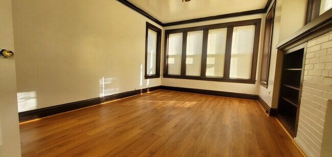 Foto del edificio - 2816 W Waveland Ave