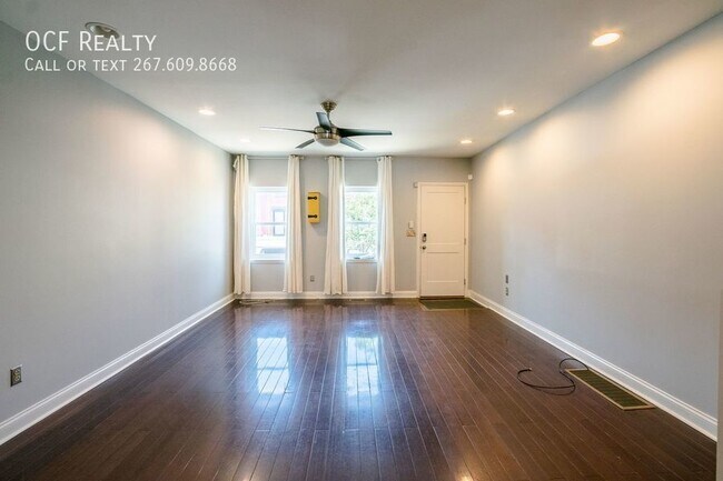 Building Photo - Spacious 2 bedroom, 2.5 bath home in Point...