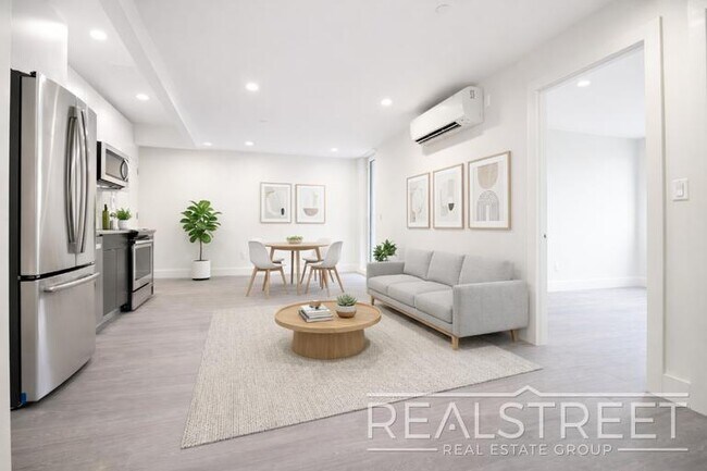 Foto del edificio - Spacious Penthouse 1 Bed with Private Roof Deck & Terrace!