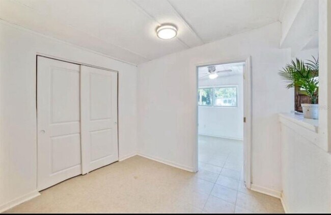 Building Photo - 7313 Royal Palm Dr