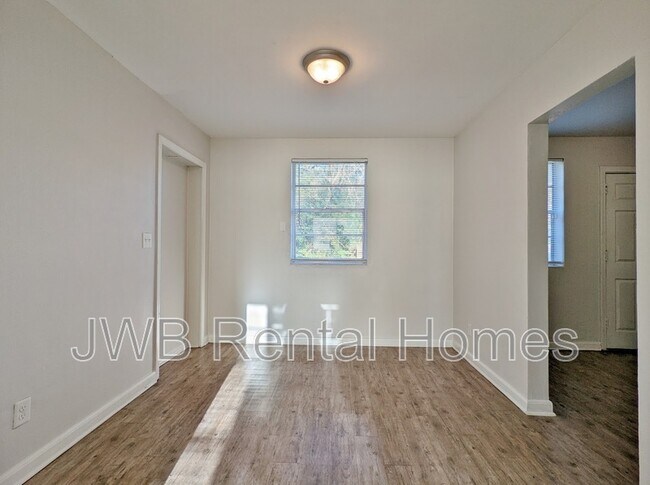 Building Photo - 2802 Justina Rd