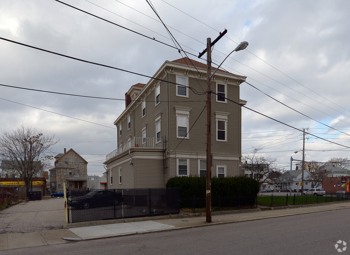 Building Photo - 635 Broadway