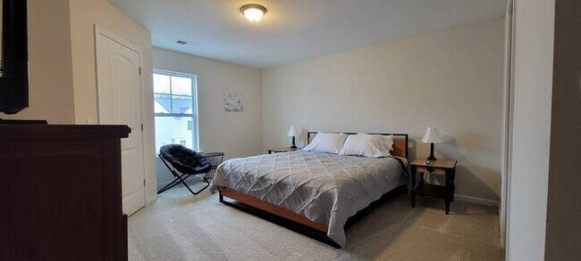 Foto del edificio - Furnished rental