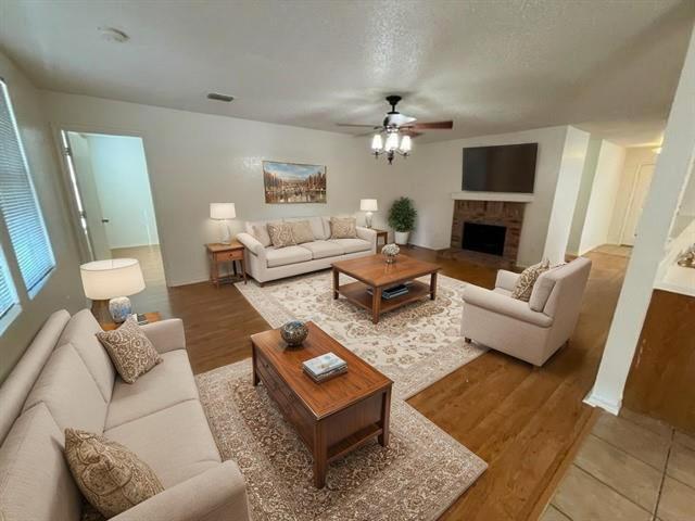 Foto del edificio - 1333 Cherokee Rose Ln