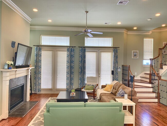 2nd Floor Living area, high ceilings - 9617 Pemberton Cres Dr