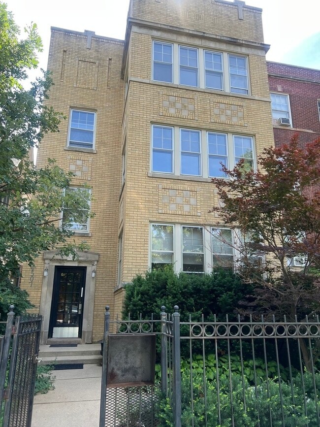 Building Photo - 4507 N Campbell Ave