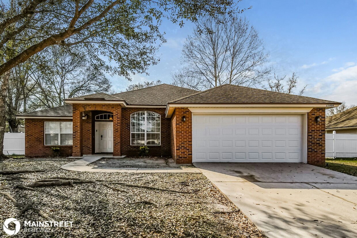 Foto principal - 11904 Dover Village Dr W