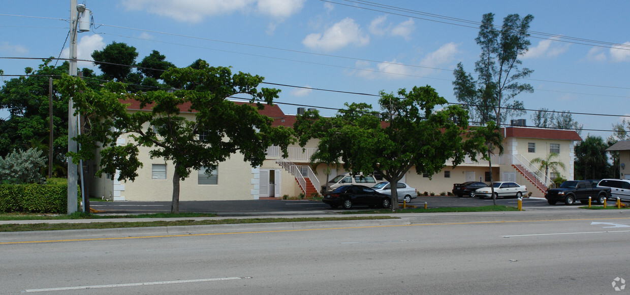 Building Photo - Crystal Meadow Apartments