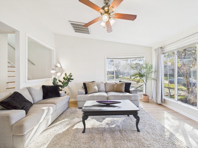 Foto del edificio - 7836 Bateman Ln