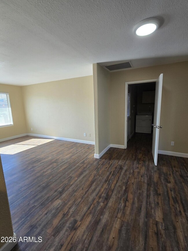 Foto del edificio - 9002 W Roma Ave