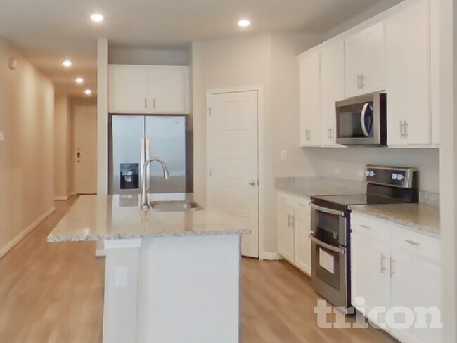 Foto del edificio - 13602 Paxton Blvd