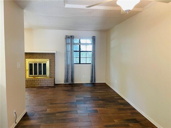 Foto del edificio - 714 Tiger Blvd