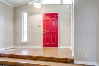 Building Photo - 13305 Southview Ln