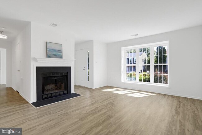 Foto del edificio - 7825 Harrowgate Cir