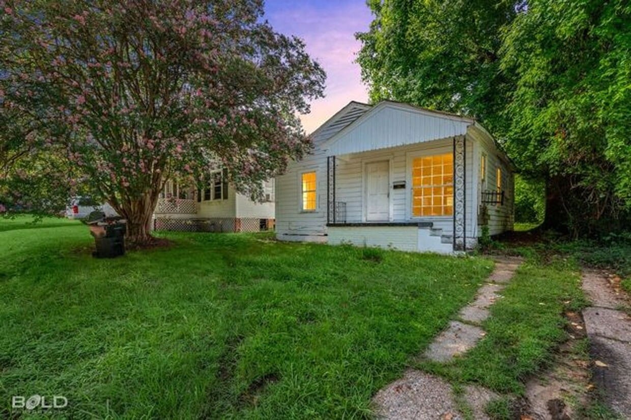Building Photo - 3325 Judson St