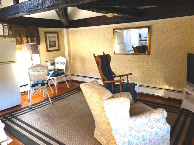 26-3 Living area - 26 Market St