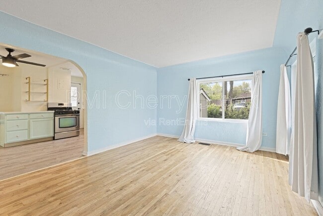 Foto del edificio - 156 S Newton St