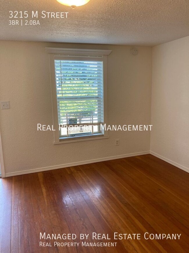 Foto del edificio - Adorable Bungalow Just Minutes From Downto...