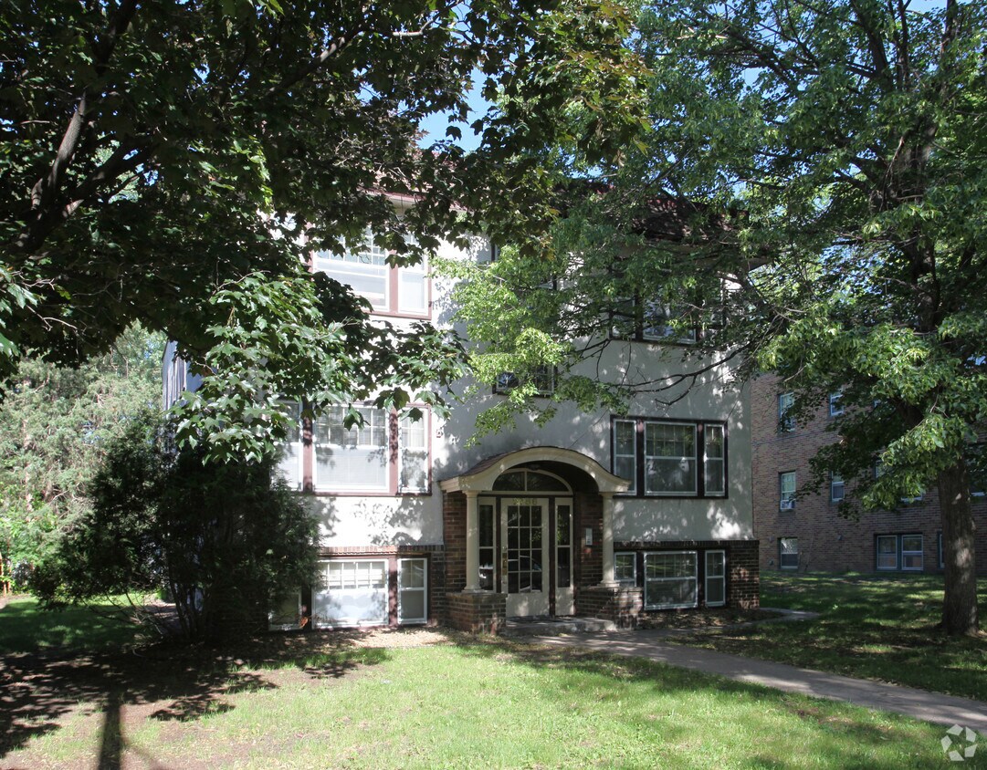 Building Photo - 2786 Xerxes Ave S