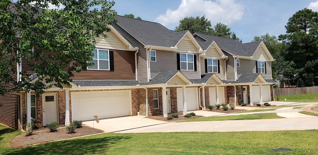 Foto principal - Woodland Springs Townhomes I Luxury Townhomes Located in Gray, GA