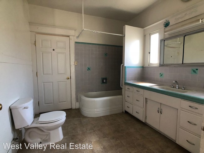 Building Photo - 2 br, 1 bath House - 521 Kern Street